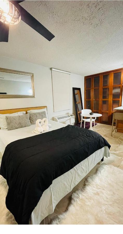 Cozy At Miramar & Convention Center Apartamento